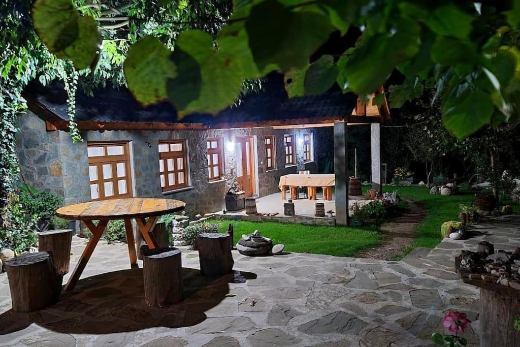 Bujtina Peshtan Guesthouse&Camping Tepelene المظهر الخارجي الصورة