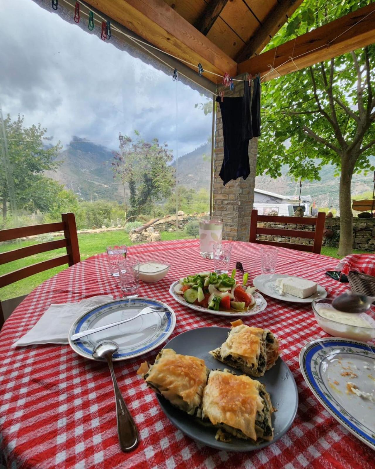 Bujtina Peshtan Guesthouse&Camping Tepelene المظهر الخارجي الصورة